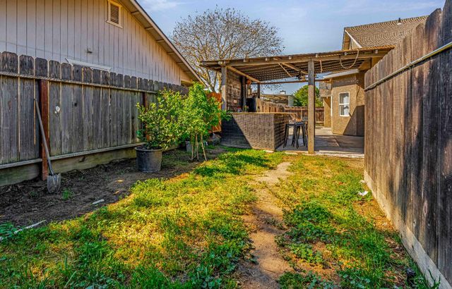 1628 Sungate Dr, Ceres, CA 95307