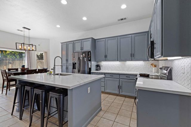 1628 Sungate Dr, Ceres, CA 95307