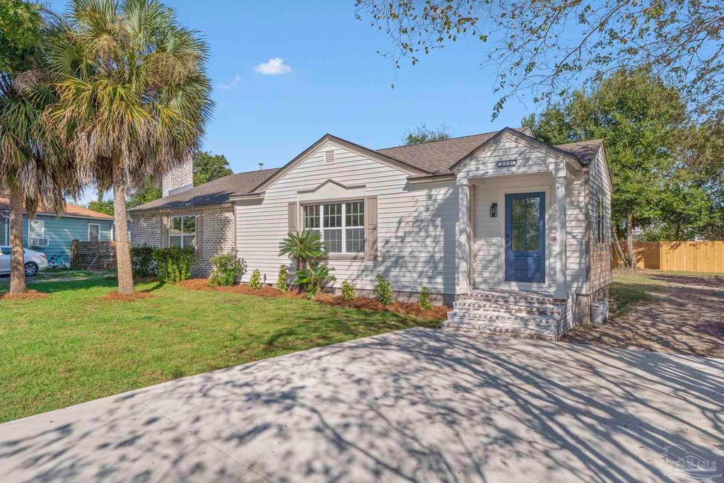 214 SE Kalash Rd, Pensacola, FL 32507
