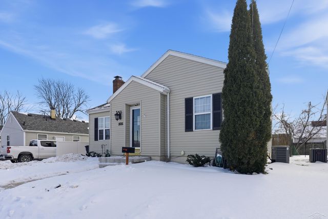 1606 Essex Street, Essexville, MI 48732