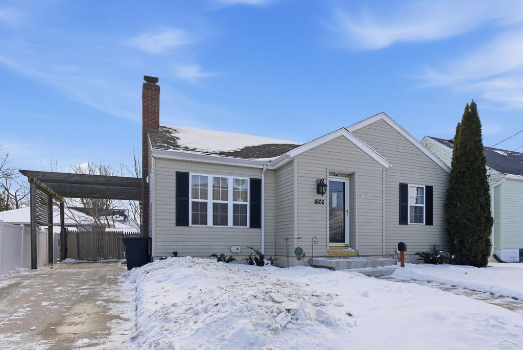 1606 Essex Street, Essexville, MI 48732