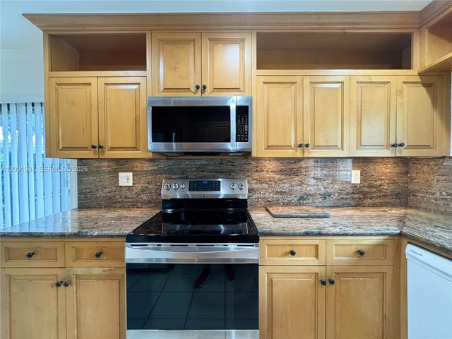 76 Ivy Road 76, Hollywood, FL 33021