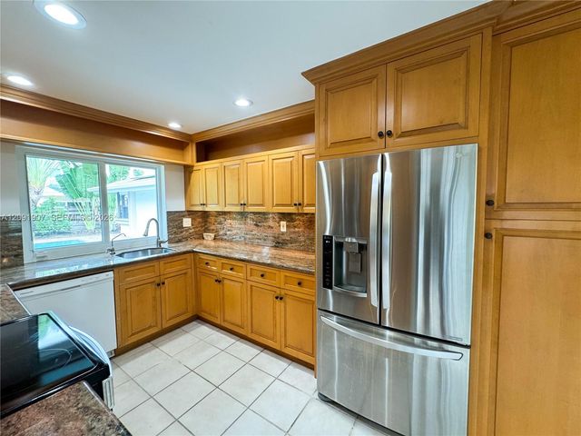76 Ivy Road 76, Hollywood, FL 33021