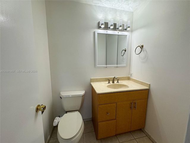 76 Ivy Road 76, Hollywood, FL 33021