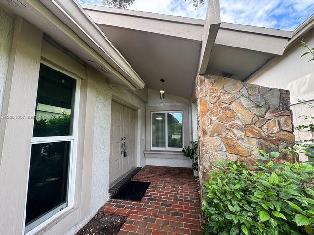 76 Ivy Road 76, Hollywood, FL 33021