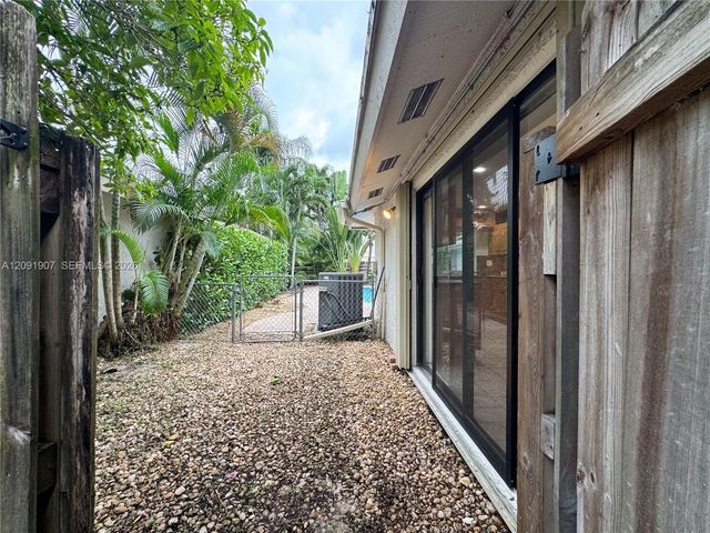 76 Ivy Road 76, Hollywood, FL 33021