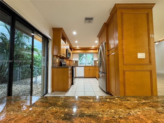 76 Ivy Road 76, Hollywood, FL 33021