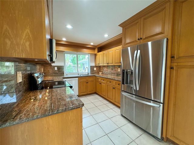 76 Ivy Road 76, Hollywood, FL 33021