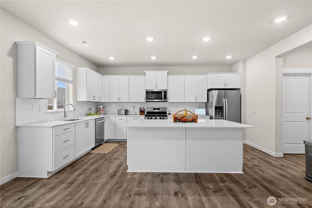 17512 Crossing Drive E, Puyallup, WA 98374