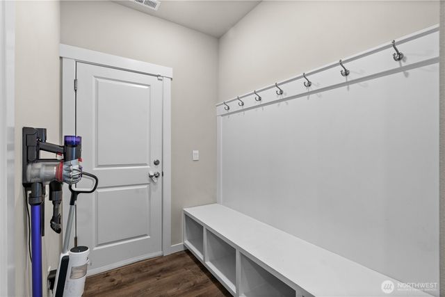 17512 Crossing Drive E, Puyallup, WA 98374