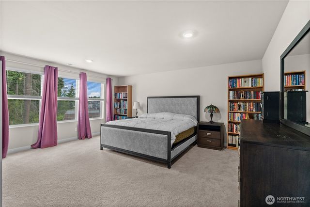 17512 Crossing Drive E, Puyallup, WA 98374