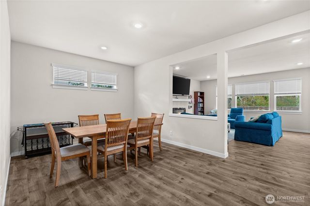 17512 Crossing Drive E, Puyallup, WA 98374