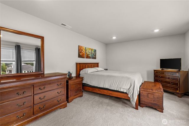 17512 Crossing Drive E, Puyallup, WA 98374