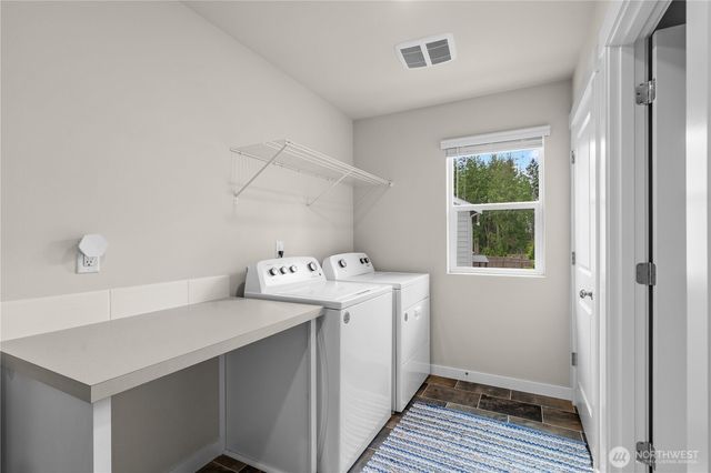 17512 Crossing Drive E, Puyallup, WA 98374