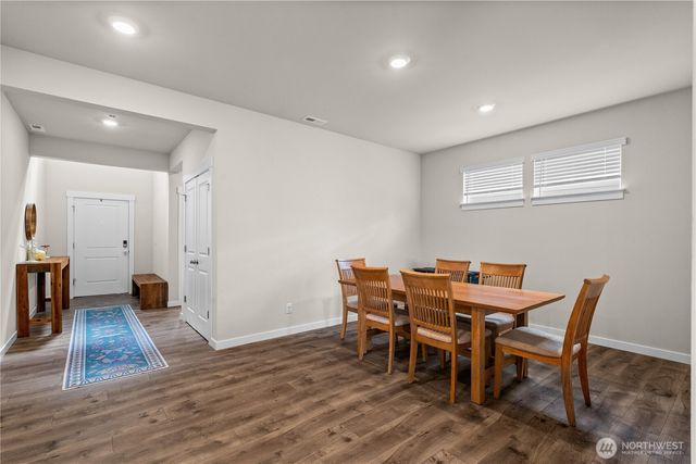 17512 Crossing Drive E, Puyallup, WA 98374