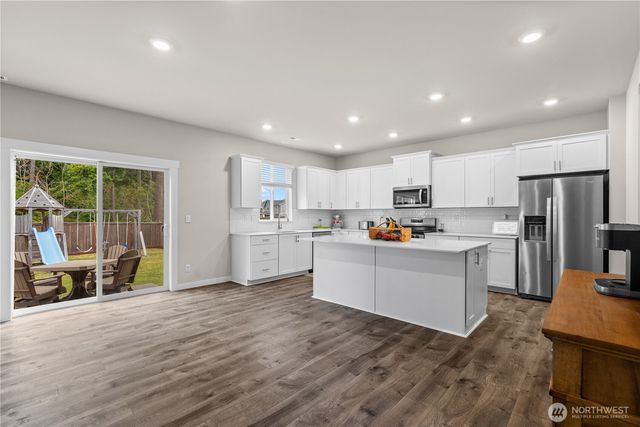 17512 Crossing Drive E, Puyallup, WA 98374