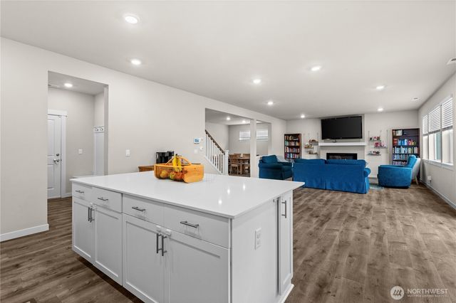 17512 Crossing Drive E, Puyallup, WA 98374