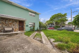 882 NW 2nd St, Miami, FL 33128