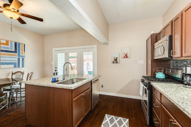 4719 Avenue R, Galveston, TX 77551