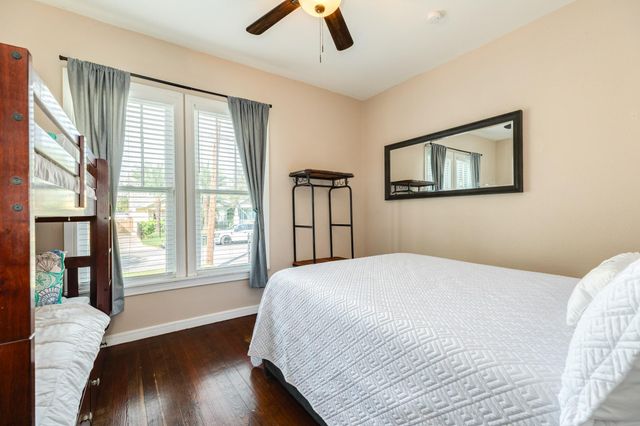 4719 Avenue R, Galveston, TX 77551