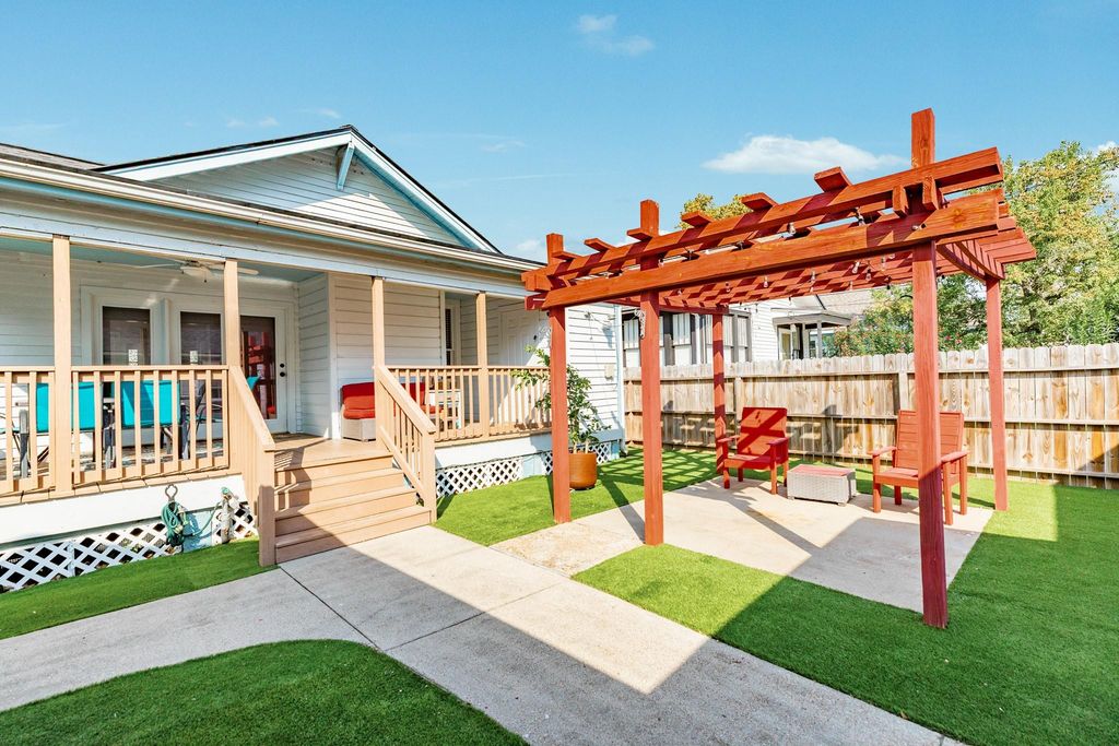 4719 Avenue R, Galveston, TX 77551