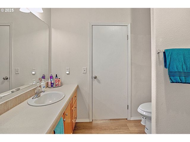 3700 BABCOCK Ln 123, Eugene, OR 97401