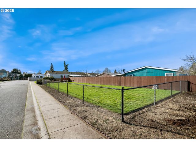 3700 BABCOCK Ln 123, Eugene, OR 97401