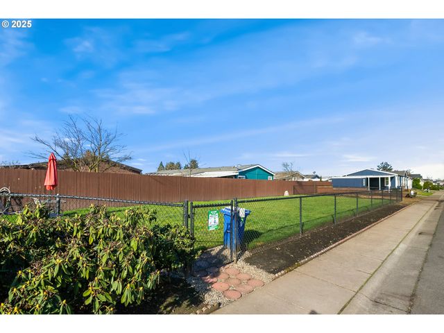 3700 BABCOCK Ln 123, Eugene, OR 97401
