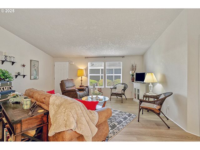 3700 BABCOCK Ln 123, Eugene, OR 97401