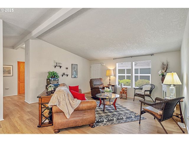 3700 BABCOCK Ln 123, Eugene, OR 97401