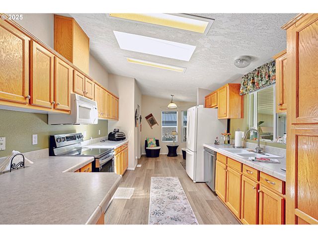 3700 BABCOCK Ln 123, Eugene, OR 97401