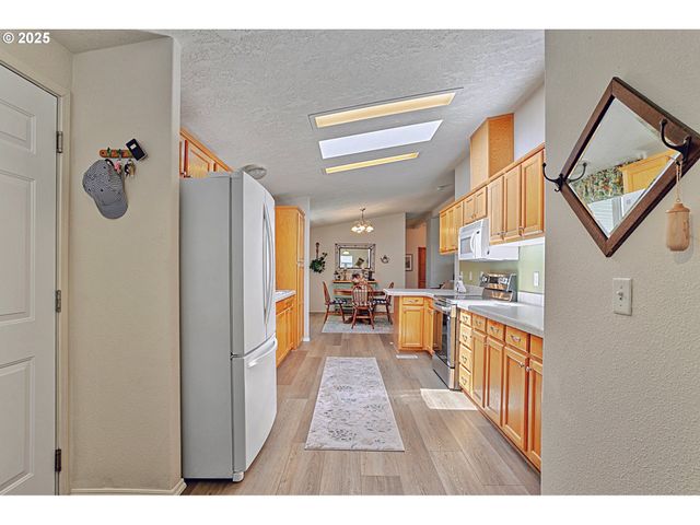 3700 BABCOCK Ln 123, Eugene, OR 97401