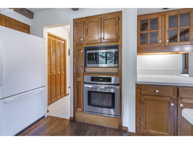 4161 HEAVENS Way S, Salem, OR 97302