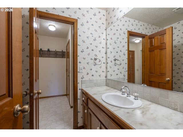 4161 HEAVENS Way S, Salem, OR 97302