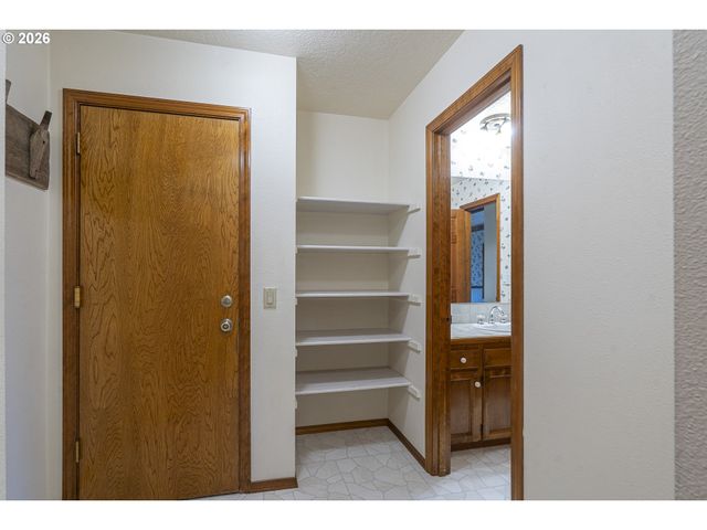 4161 HEAVENS Way S, Salem, OR 97302