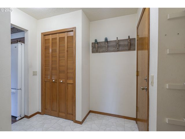 4161 HEAVENS Way S, Salem, OR 97302
