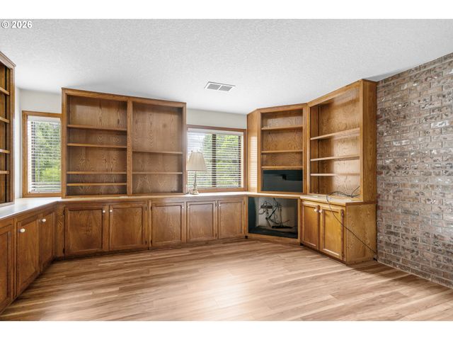 4161 HEAVENS Way S, Salem, OR 97302