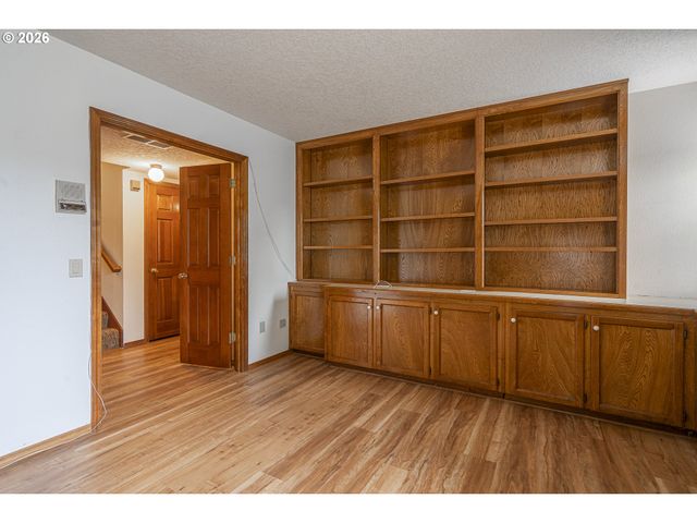 4161 HEAVENS Way S, Salem, OR 97302