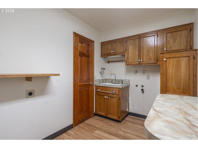4161 HEAVENS Way S, Salem, OR 97302