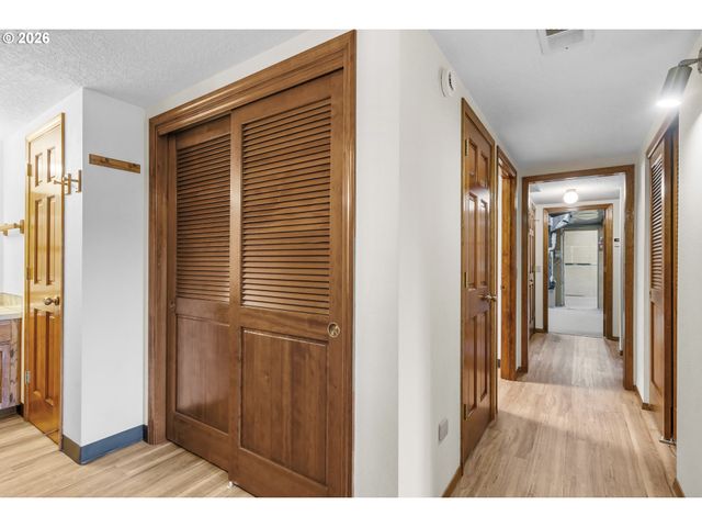 4161 HEAVENS Way S, Salem, OR 97302
