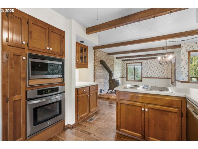 4161 HEAVENS Way S, Salem, OR 97302