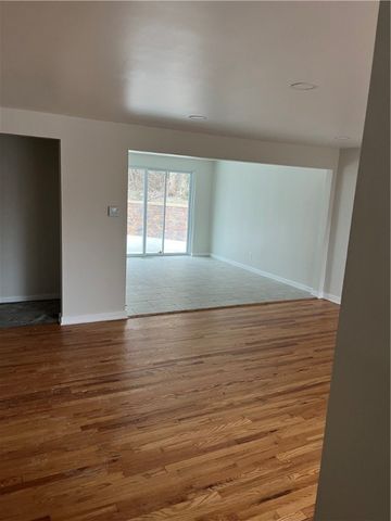 526 Foltz Dr, Penn Hills, PA 15147