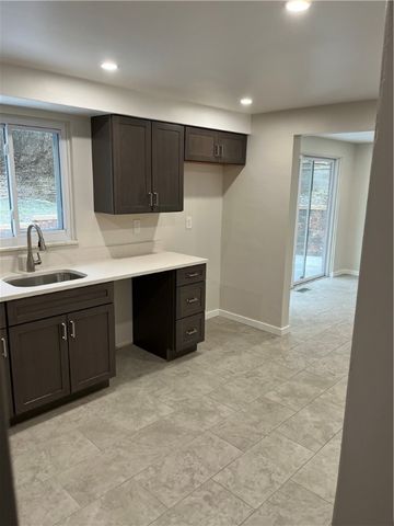 526 Foltz Dr, Penn Hills, PA 15147