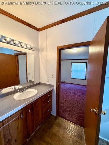 211 Maxine Drive, Charleston, WV 25312