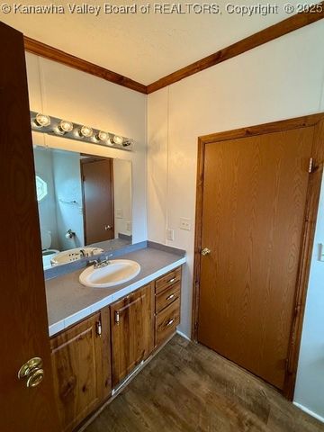 211 Maxine Drive, Charleston, WV 25312