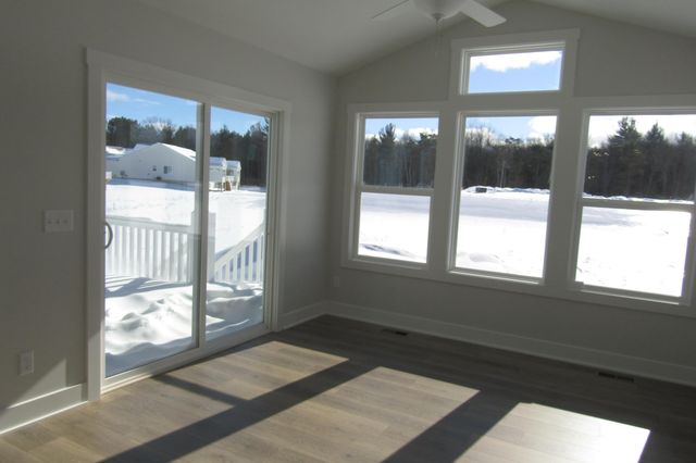 15710 Hawley Drive 48, Grand Haven Twp, MI 49417