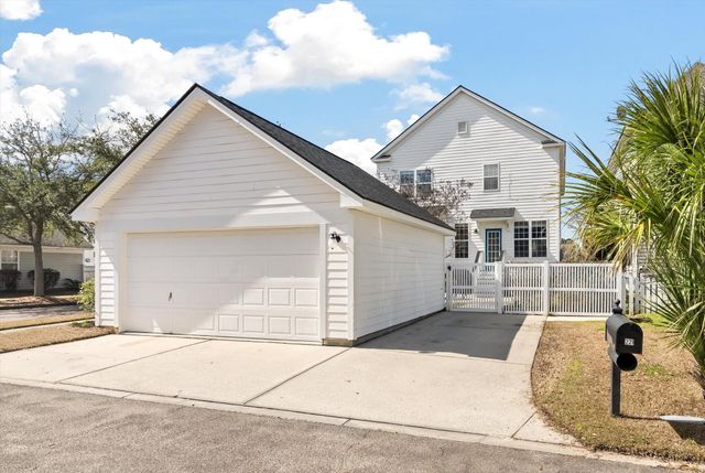 221 White Gables Drive, Summerville, SC 29483