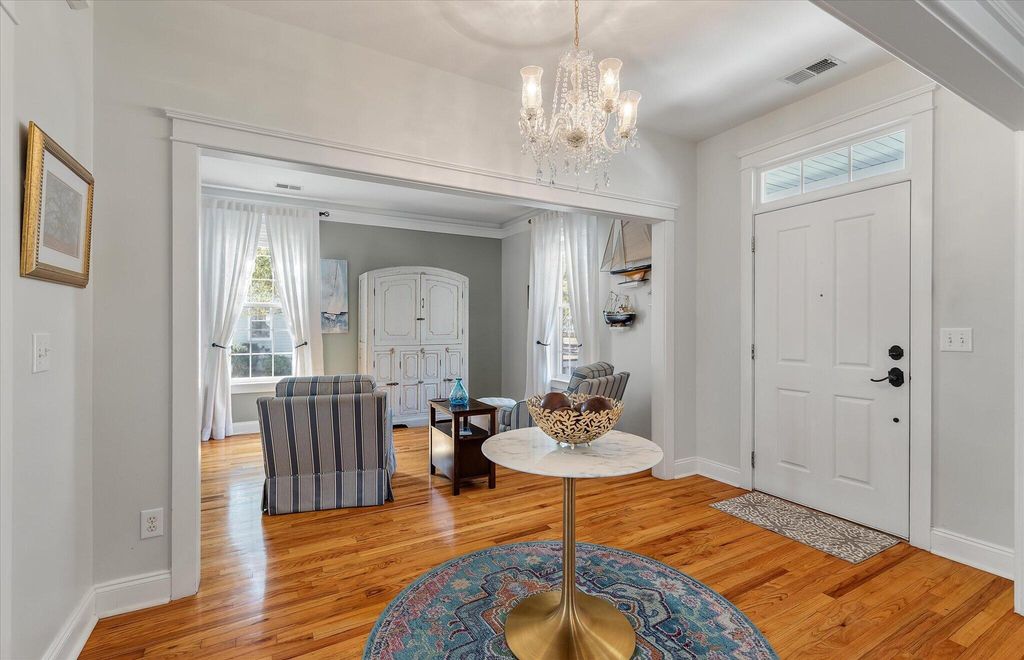 Image 10 of property listing at 221 White Gables Drive, Summerville, SC 29483