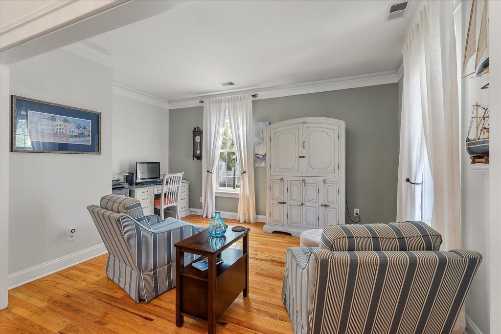 Image 11 of property listing at 221 White Gables Drive, Summerville, SC 29483