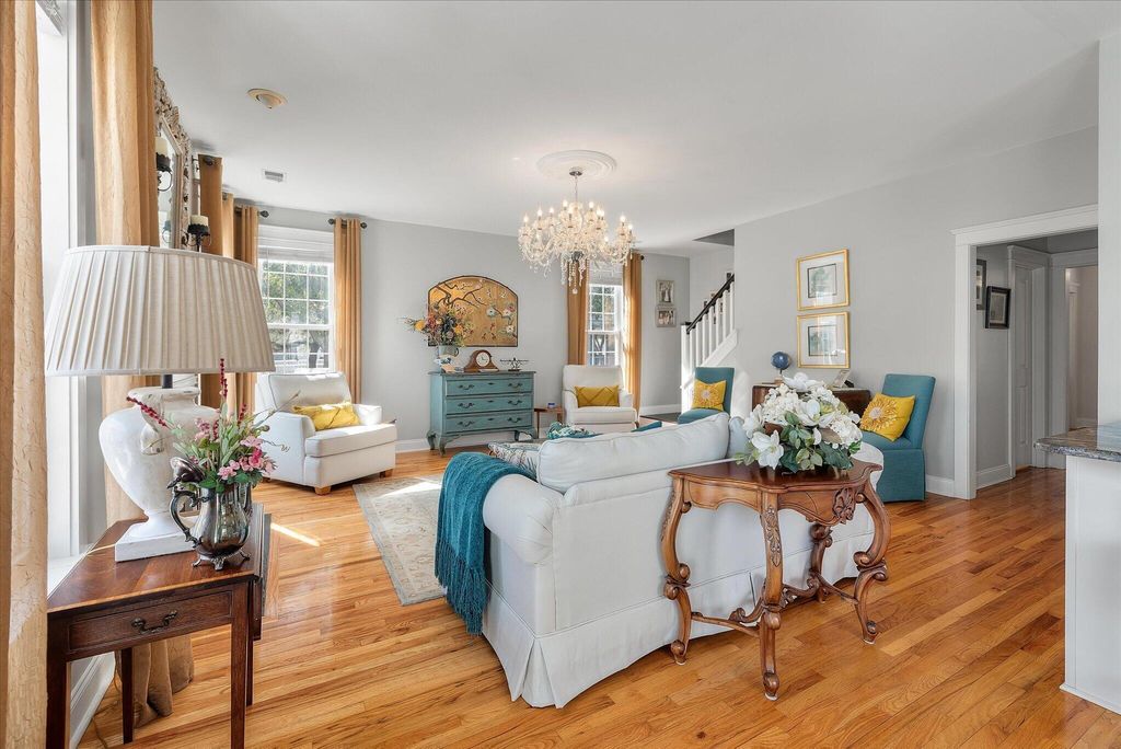 Image 14 of property listing at 221 White Gables Drive, Summerville, SC 29483